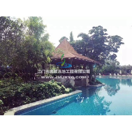 東湖花園小區(qū)游泳池