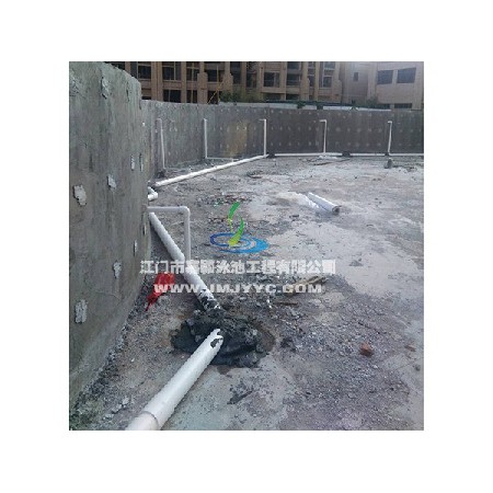 格林春天小區游泳池