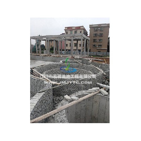 佛山招商悅府小區游泳池